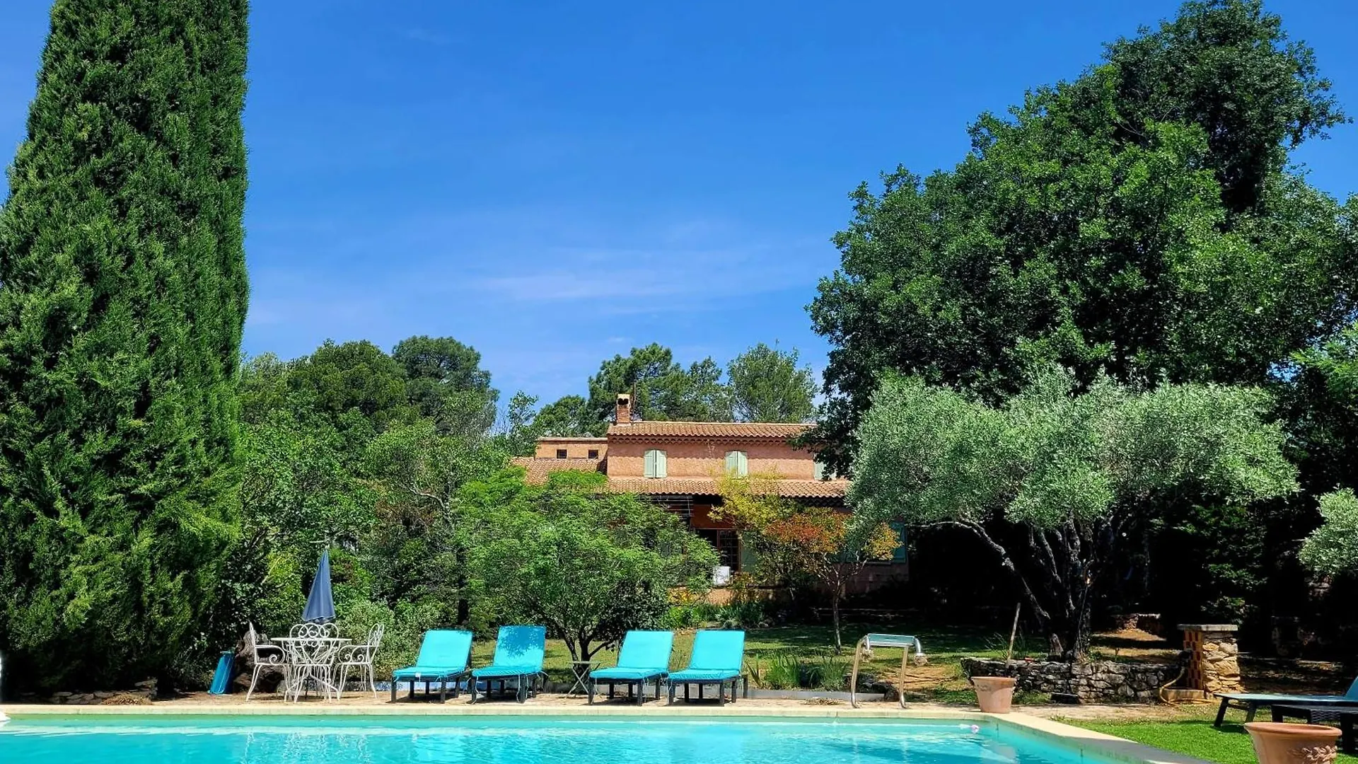 Jolie maison en plein cœur du Lubéron Roussillon en Isere 0*,  France