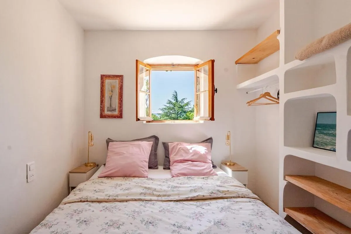 Hébergement de vacances Jolie maison en plein cœur du Lubéron Roussillon en Isere