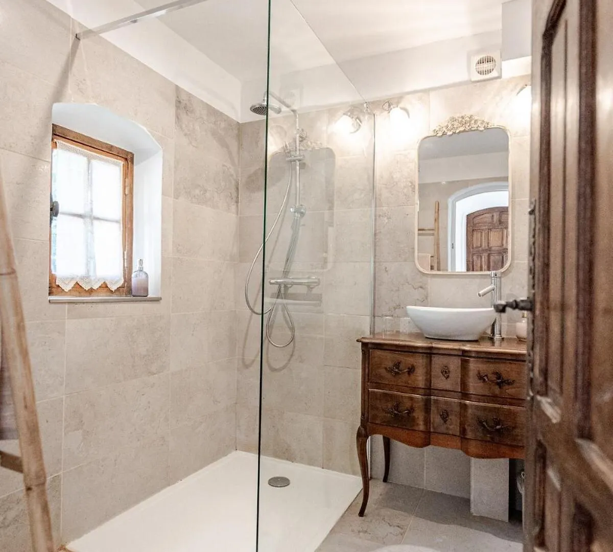 Jolie maison en plein cœur du Lubéron Roussillon en Isere Hébergement de vacances