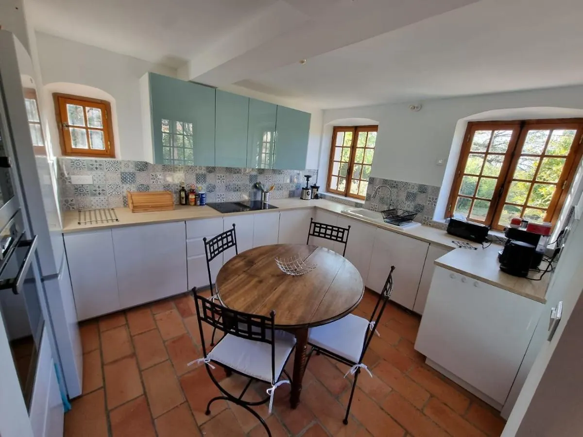 Jolie maison en plein cœur du Lubéron Roussillon en Isere 0*,  France