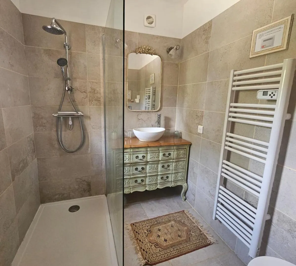 Hébergement de vacances Jolie maison en plein cœur du Lubéron Roussillon en Isere France