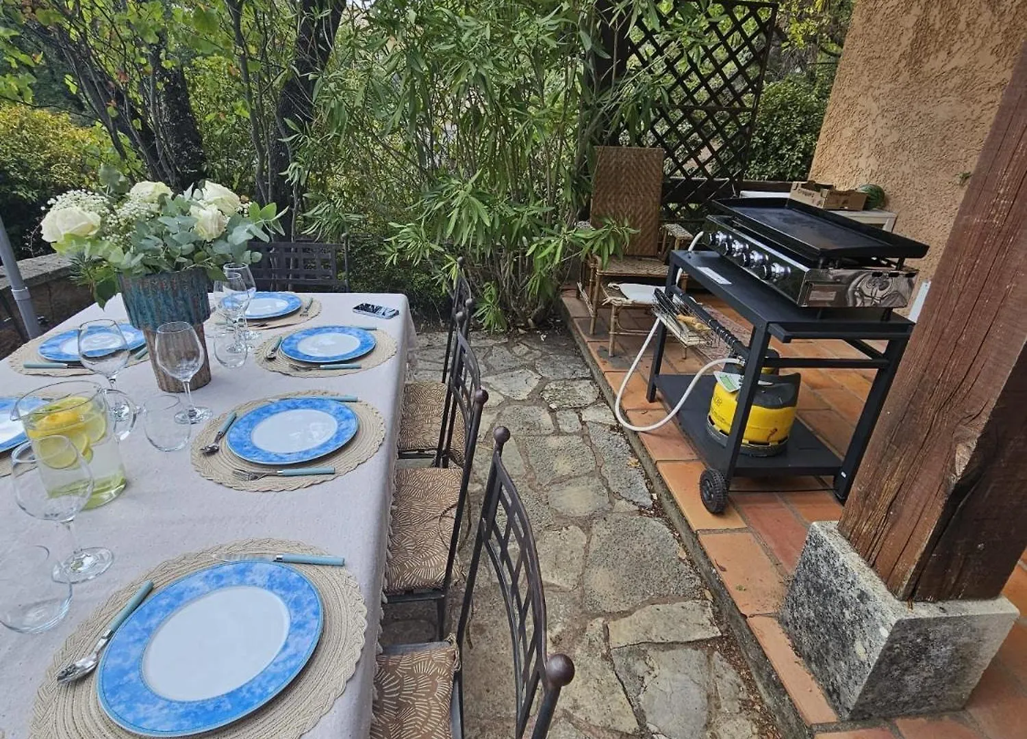 Hébergement de vacances Jolie maison en plein cœur du Lubéron Roussillon en Isere